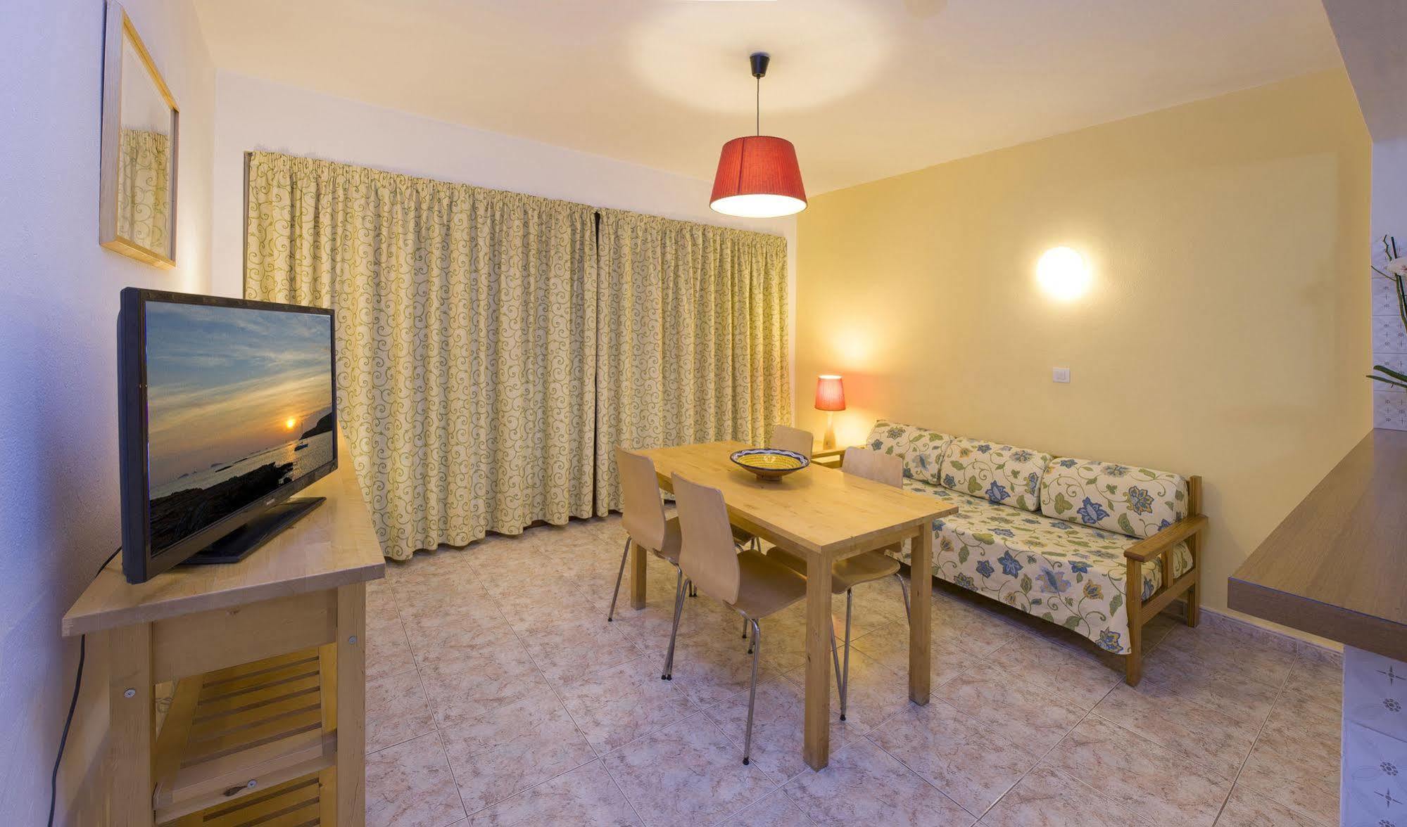 Cana Rita Apartamentos Sant Antoni de Portmany Dış mekan fotoğraf